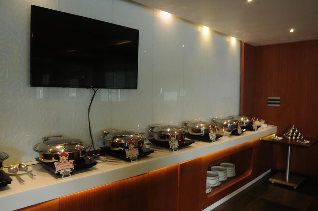 Hotel Nk Grand Park Airport Hotel Madras Buitenkant foto