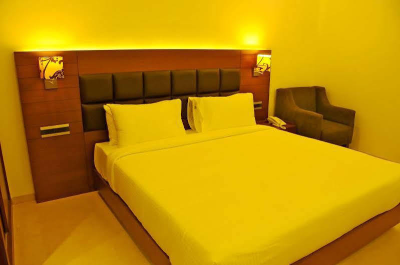 Hotel Nk Grand Park Airport Hotel Madras Buitenkant foto