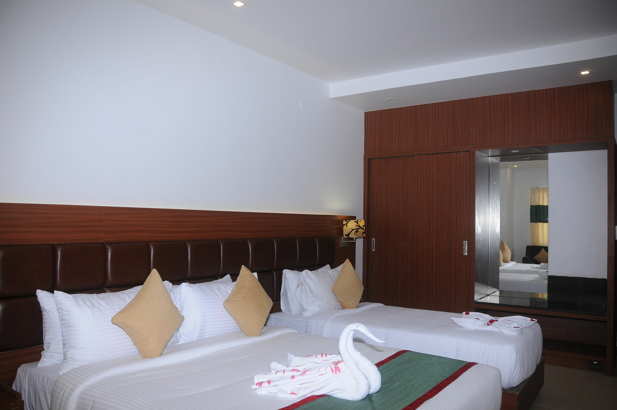 Hotel Nk Grand Park Airport Hotel Madras Buitenkant foto
